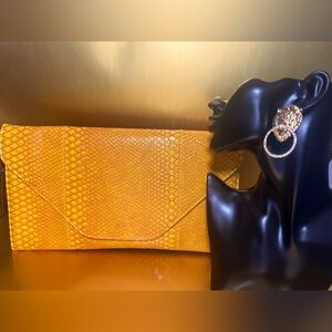 Orange/Yellow Versatile Clutch Shoulder Bag 🍑 with Gold Bling Lion Earrings 🦁